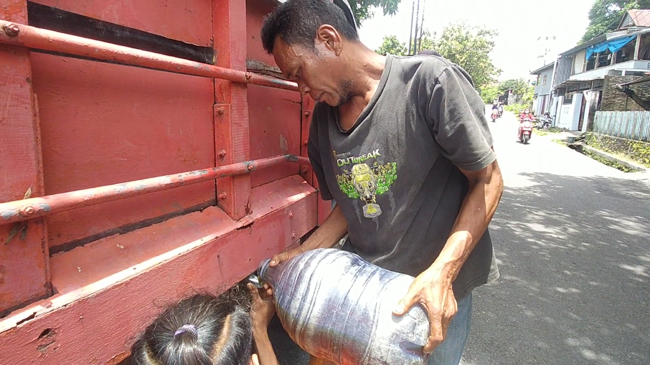 Solar Langka, Sejumlah Truk Mogok di Parepare